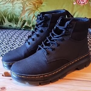 Dr. Martens womens Rakim 8